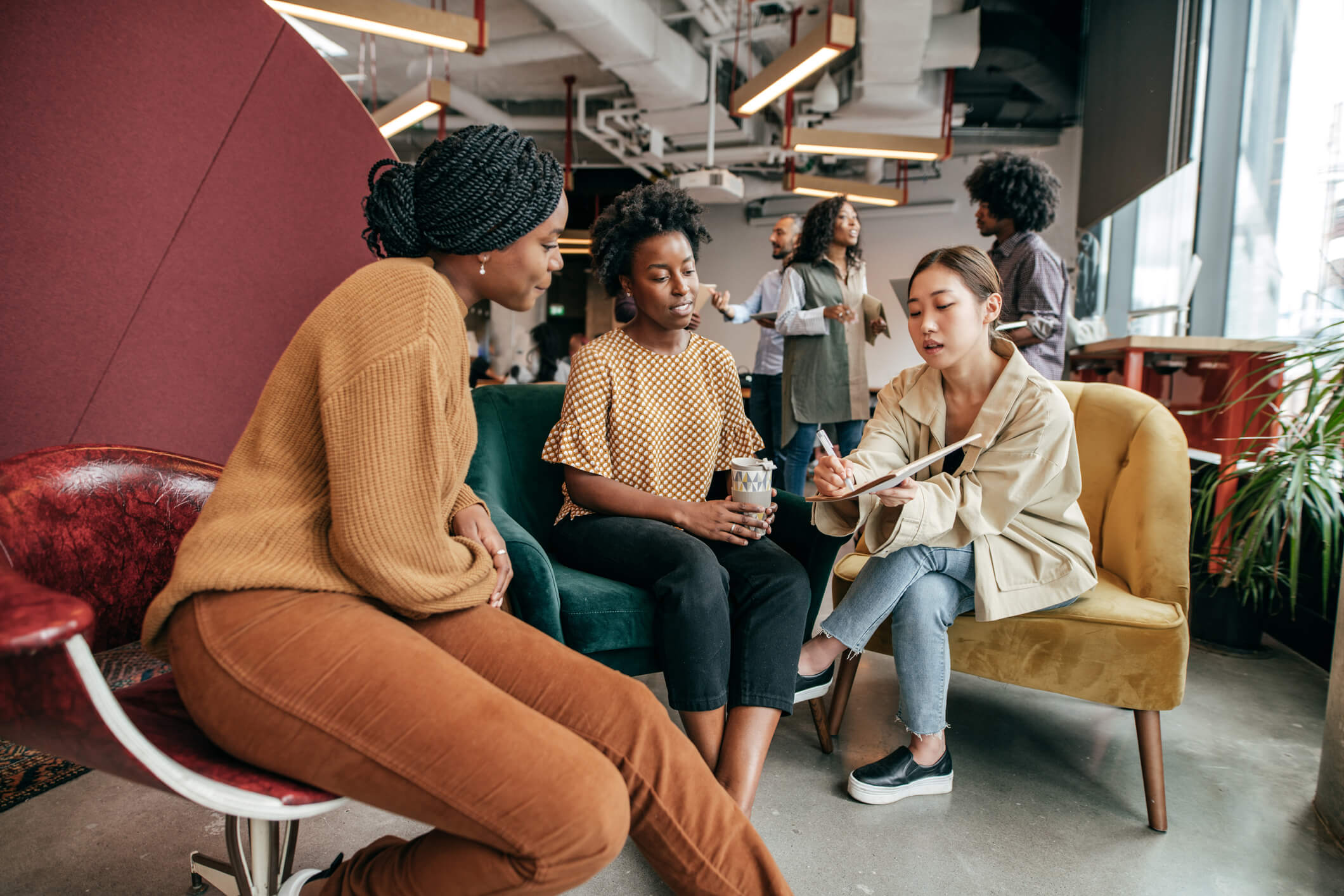 diverse-women-in-mentoring-circle-on-tablet